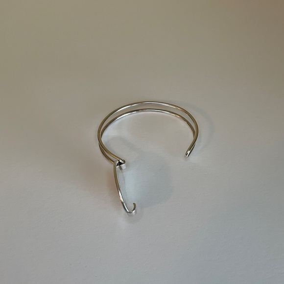 Tiffany & CO. Sterling Silver Oval ID Bangle, Medium Engravable initials - Picture 6 of 16